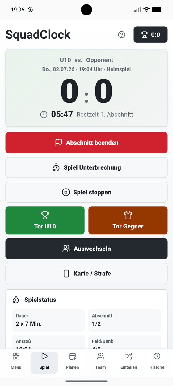 SquadClock auf dem Smartphone: Live-Spielansicht mit laufender Spieluhr, Spielstand und Tasten für Tore, Wechsel und Karten